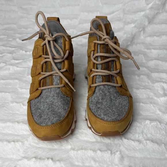 SOREL Women’s  KINETIC CARIBOU Waterproof Boot Size 5 - Picture 3 of 14